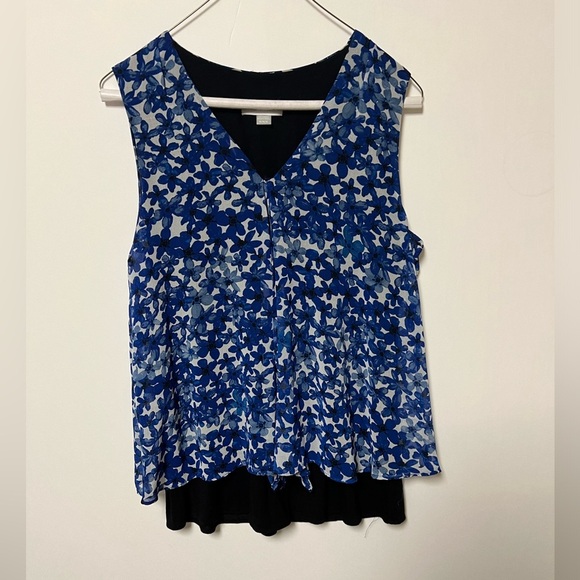 CALVIN KLEIN SLEEVELESS SIZE M BLUE AND WHITE SHELL - Picture 1 of 7